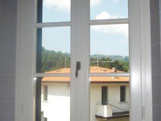 Finestre, Falegnameria Martinelli Sergio Falegnameria Martinelli Sergio Classic style windows & doors Wood Wood effect