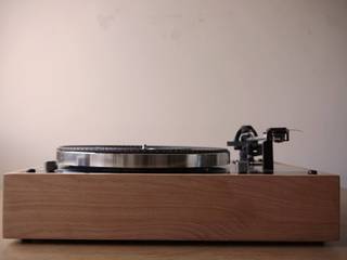 Plinto/base gira-discos feito por encomenda para a Vintage Audio Lisboa!, Pode Ser! Pode Ser! ห้องนั่งเล่น ไม้ Wood effect