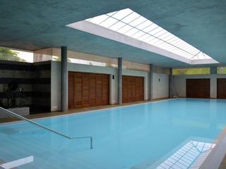 Indoor Swimming Pool in Kavadi TN , India, C&M Architects C&M Architects Moderne Pools