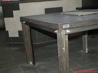 ​Table de salle à manger industriel carrée en acier brut & béton, CdrikDesign&Kreation CdrikDesign&Kreation Industrial style dining room