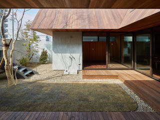 SHIMA, 武藤圭太郎建築設計事務所 武藤圭太郎建築設計事務所 Jardines de estilo moderno Madera maciza Multicolor