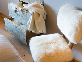 Chalet à Crans Montana, DeerHome DeerHome Rustic style bedroom