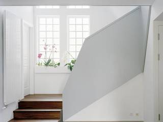 Transformation d’une maison Pully, RAPHAEL DESSIMOZ ARCHITECTE RAPHAEL DESSIMOZ ARCHITECTE Salon minimaliste