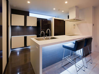 デザインに凝る キッチン色々-1, i.u.建築企画 i.u.建築企画 Nhà bếp phong cách hiện đại Gạch ốp lát