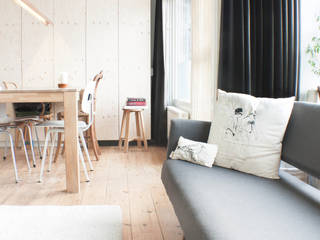 Appartement in Groningen, Studio Martijn Westphal Studio Martijn Westphal Nowoczesny salon Drewno O efekcie drewna