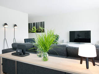 Het ontwerp en realisatie van een woonkamer, Interieur Design by Nicole & Fleur Interieur Design by Nicole & Fleur غرفة المعيشة