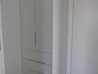 Ankleidezimmer München-Harlaching, schrankidee Peter Dany GmbH schrankidee Peter Dany GmbH Closets de estilo moderno Tablero DM