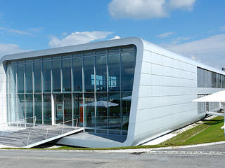 MDT Competence Center - Ausstellungs- und Verwaltungsgebäude, frm Architekten GmbH: modern von frm Architekten GmbH,Modern
