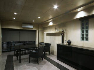 シンプルモダンなオフィス空間のある家, MACHIKO KOJIMA PRODUCE MACHIKO KOJIMA PRODUCE Dining room