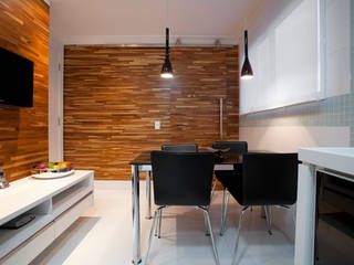 Projeto de Arquitetura de Interior em Apto Residencial com área de 180m²., Deborah Basso Arquitetura & Interiores Deborah Basso Arquitetura & Interiores مطبخ خشب Wood effect