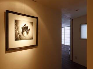 studio304, アーキシップス京都 アーキシップス京都 Modern corridor, hallway & stairs
