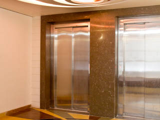 Interiors at Rajhans Maxima apartments,Surat, Hundreddesigns Hundreddesigns Modern corridor, hallway & stairs