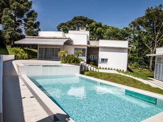 Uma Janela no Jardim - Área externa, Tumelero Arquitetas Associadas Tumelero Arquitetas Associadas Piscinas de estilo moderno