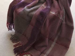 Antonia Wool and Mohair throw, The Biggest Blanket Company The Biggest Blanket Company ミニマルスタイルの 寝室 羊毛 オレンジ