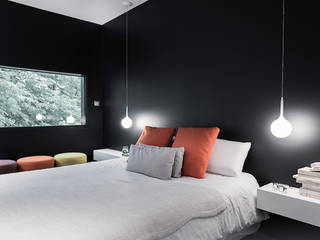 ​A ROOM WITH A VIEW, decodheure decodheure Chambre moderne Un meuble,Confort,Léger,Bois,Lampe,Ombre,Cadre de lit,Textile,Fenêtre,Imeuble