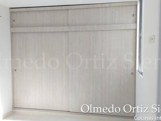 Closets , Cocinas Integrales Olmedo Ortiz Sierra Cocinas Integrales Olmedo Ortiz Sierra Cuartos de estilo moderno Madera Acabado en madera