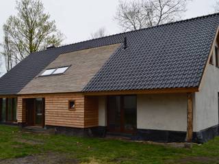 Ecologische woning Chaam, STROOM architecten STROOM architecten Casas de estilo rural Gris