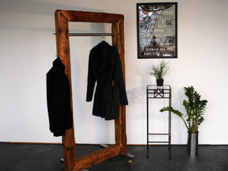 Garderobe O aus Altholz, woodesign Christoph Weißer woodesign Christoph Weißer Corredores, halls e escadas modernos Madeira Efeito de madeira