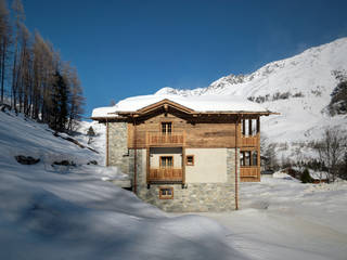 Ski Chalet - Spluga Pass (Italy), Officine Retica di Bosi Filippo & C. s.a.s. Officine Retica di Bosi Filippo & C. s.a.s. Rustic style houses Wood Wood effect