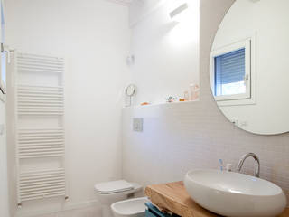 VILLA MONOFAMILIARE MOGLIA, CasaAttiva CasaAttiva Minimalist style bathroom