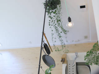 Black Line Apartment, studio m+ by masato fujii studio m+ by masato fujii Moderner Flur, Diele & Treppenhaus