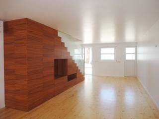 Casa das riscas verdes, GAAPE - ARQUITECTURA, PLANEAMENTO E ENGENHARIA, LDA GAAPE - ARQUITECTURA, PLANEAMENTO E ENGENHARIA, LDA Living room Wood Wood effect