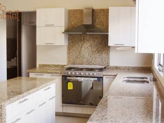 Cocina en Villas de Sayavedra, H-abitat Diseño & Interiores H-abitat Diseño & Interiores Modern kitchen Plywood White