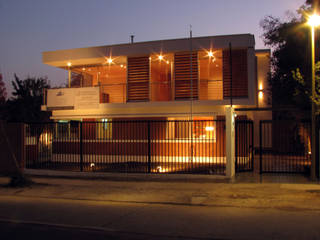 Casa Valdivia, Las Condes, FACTOR ARQUITECTURA FACTOR ARQUITECTURA Modern houses