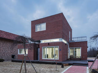 CHORA 13-7 / 남향가(南向家), CHORA CHORA Modern houses Bricks