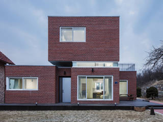 CHORA 13-7 / 남향가(南向家), CHORA CHORA Modern houses Bricks