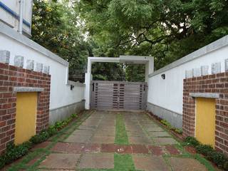 The Passage House, Ansari Architects Ansari Architects Modern Garden