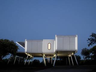 Spaceship home (NOEM), NOEM NOEM Casas de estilo moderno