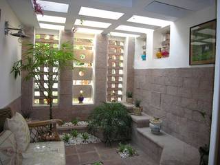 Stone Courtyard House, Ansari Architects Ansari Architects Garden