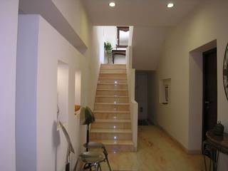 Staircase Ansari Architects Modern corridor, hallway & stairs Furniture,Fixture,Wood,Interior design,Stairs,Hall,Paint,Floor,Flooring,Hardwood