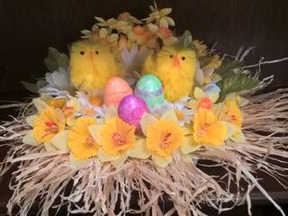 Easter chicks , L M B INTERIORS L M B INTERIORS Ruang Keluarga Klasik