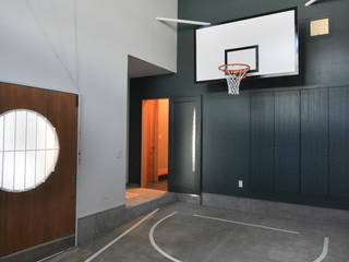 バスケットボールのできる家, （株）独楽蔵 KOMAGURA （株）独楽蔵 KOMAGURA Garage/Rimessa in stile moderno