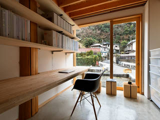 4-Column House, 大松俊紀アトリエ 大松俊紀アトリエ Minimalist study/office Wood Wood effect