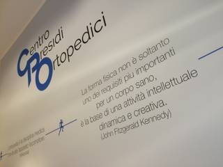 Centro Presidi Ortopedici - Rapallo (GE), Lighting and... Lighting and... Nowoczesne ściany i podłogi