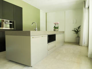 Landhuis inrichting, Houtbewerking WKH Interieurbouw Houtbewerking WKH Interieurbouw Modern kitchen MDF