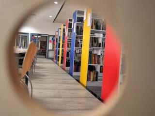 school library, Myspace Architects Myspace Architects Estudios y despachos de estilo moderno