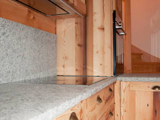 APPARTAMENTO IN MONTAGNA, RI-NOVO RI-NOVO Rustic style kitchen Wood