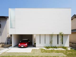 LIGHT COURT HOUSE, MITSUTOSHI OKAMOTO ARCHITECT OFFICE 岡本光利一級建築士事務所 MITSUTOSHI OKAMOTO ARCHITECT OFFICE 岡本光利一級建築士事務所 Skandinavische Häuser Glas Weiß