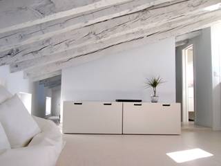 Reforma integral de buhardilla en Embajadores , Reformmia Reformmia Scandinavian style living room Wood Wood effect