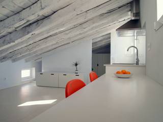 Reforma integral de buhardilla en Embajadores , Reformmia Reformmia Scandinavian style kitchen Wood Wood effect