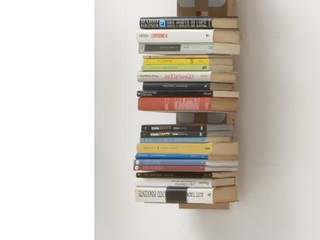 Bookshelf Zia Ortensia, Le zie di Milano Le zie di Milano Nhà phong cách tối giản Than củi Multicolored