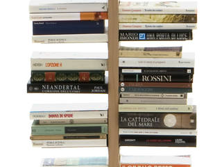 Libreria bifacciale Zia Bice, Le zie di Milano Le zie di Milano Case in stile minimalista Legno massello Variopinto