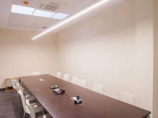 Iluminación profesional y técnica para oficinas, Taralux Iluminación, S.L. Taralux Iluminación, S.L. Eclectic style study/office