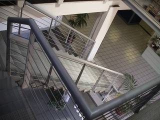 Ampliación y remodelación de Centro de Distribución PRE - UNIC por ALIWEN, ALIWEN arquitectura & construcción sustentable - Santiago ALIWEN arquitectura & construcción sustentable - Santiago Modern corridor, hallway & stairs