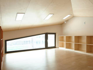 황금동주택 (Hwanggeumdong House), 위빌 위빌 Modern corridor, hallway & stairs