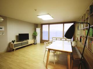 광교 서재형거실 홈스타일링(Kwanggyo APT), homelatte homelatte Modern living room